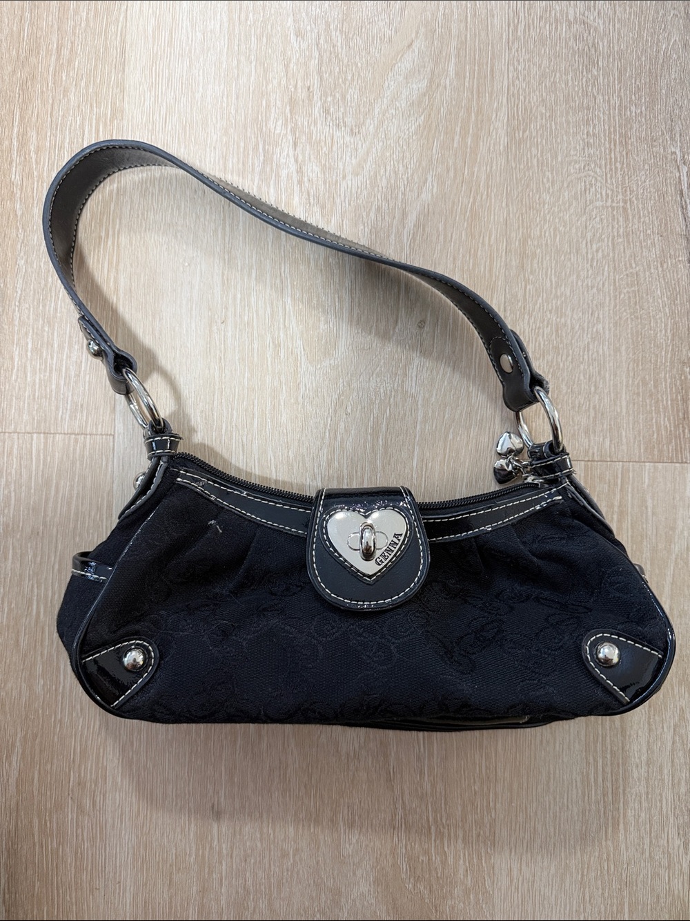 Vintage Y2K Black Women's Shoulder Bag with Heart Turn-Lock Accent